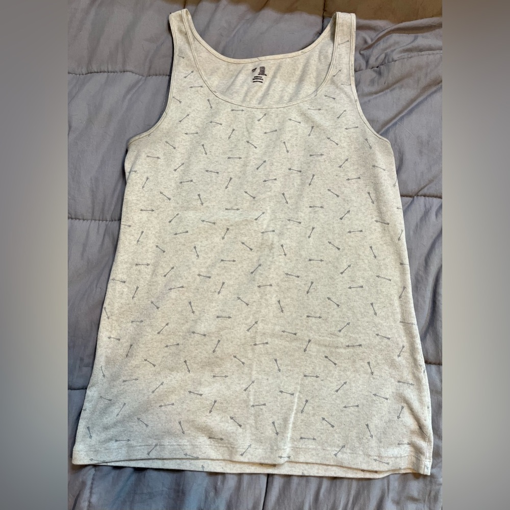 GAP Cream with Arrow Print Scoop Neck Ribbed tank